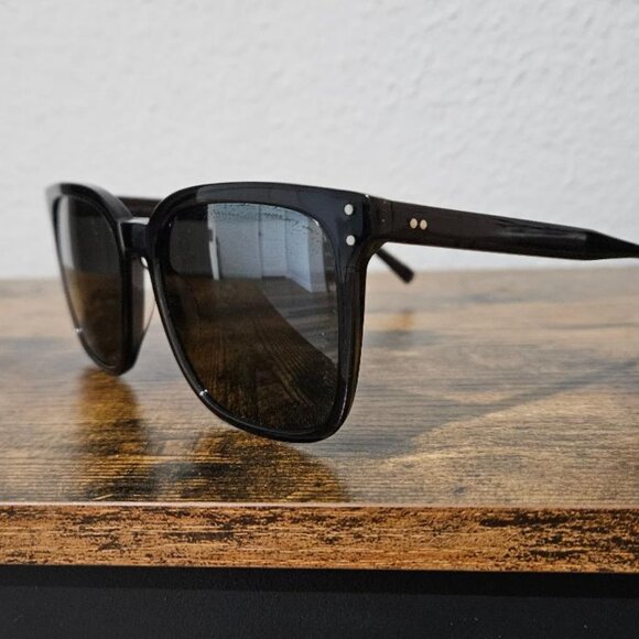 Maui Jim -- WESTSIDE -- MINT CONDITION !! - Picture 2 of 3